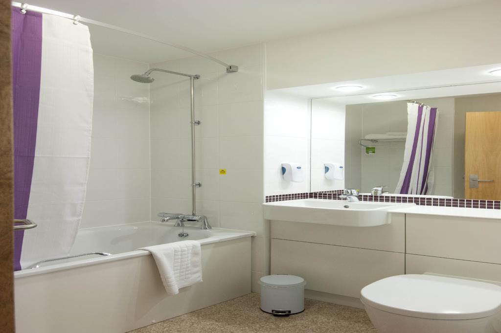 Premier Inn London Twickenham Stadium Room photo