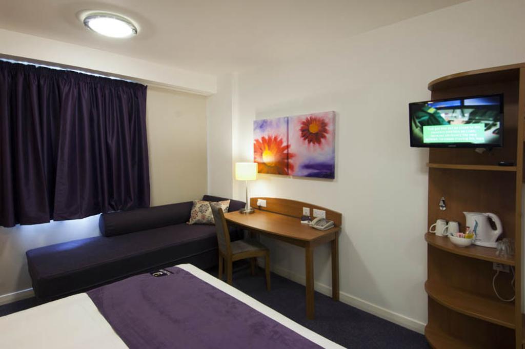 Premier Inn London Twickenham Stadium Exterior photo