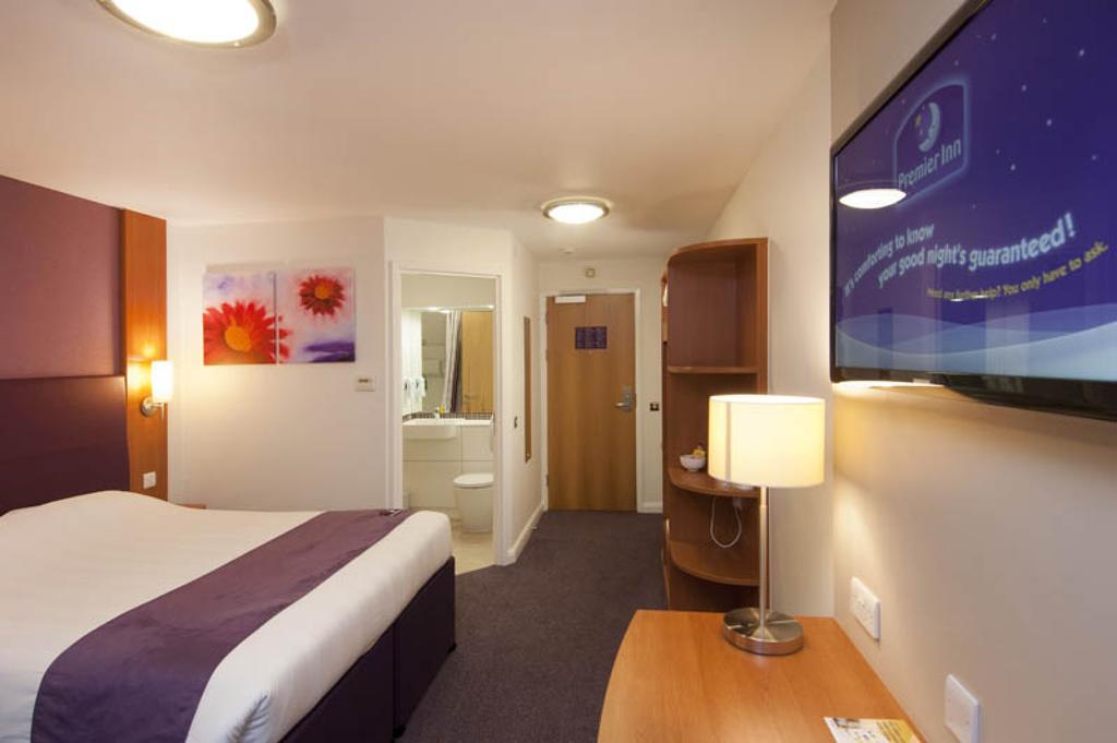 Premier Inn London Twickenham Stadium Exterior photo