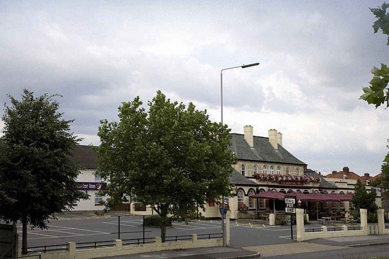 Premier Inn London Twickenham Stadium Exterior photo