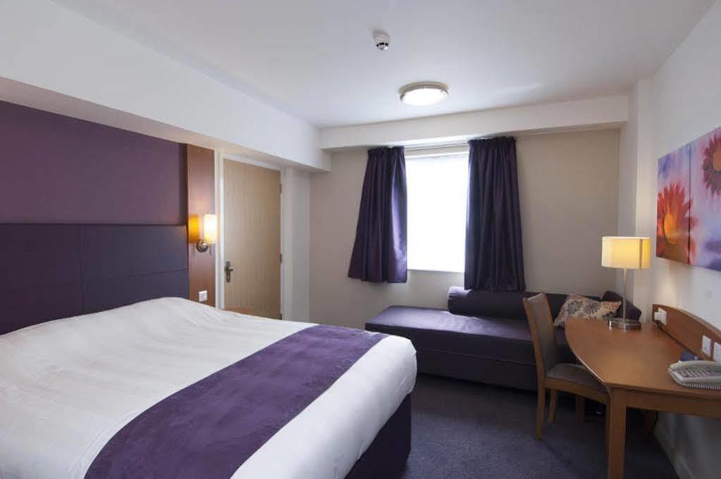 Premier Inn London Twickenham Stadium Exterior photo